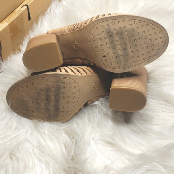 DV Dolce Vita Alyson Ankle Booties Heels Peep Toe Tan 10 - Picture 12 of 14